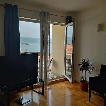 Deep Blue Apartment *